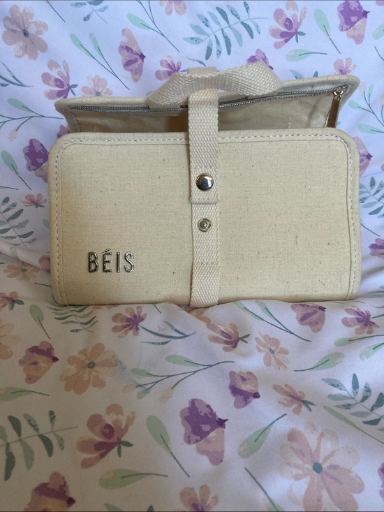 BEIS Handbags - BÉIS 'The Dope Kit' in Beige - Hanging Travel Jewelry Organizer